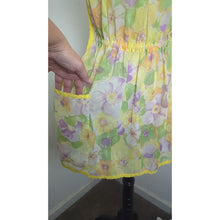 Load image into Gallery viewer, Vintage Retro Mod Floral Apron Lightweight Semi -Sheer S/M