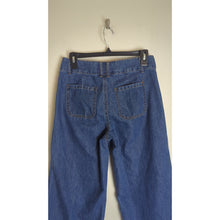 Load image into Gallery viewer, Vintage Inspired Wide Straight Leg Capri Jeans Women's Size 4