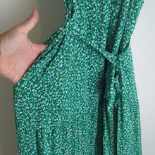 Load image into Gallery viewer, Kelly Green Floral Farmhouse Maxi Dress With Pockets and Belt Women's Size Small