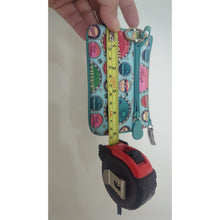 Load image into Gallery viewer, Fossil Vintage Inspired Bottle Cap ID Wallet Keychain Charm Bag