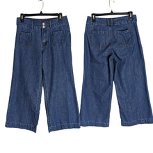 Load image into Gallery viewer, Vintage Inspired Wide Straight Leg Capri Jeans Women's Size 4