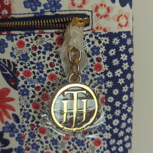 Load image into Gallery viewer, NWT Tommy Hiflinger Cottage Floral Crossbody Athleisure Bag With Charm
