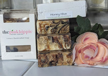 Load image into Gallery viewer, Honey Hive Goat Milk Oats & Honey 4.5 oz Bar of Soap Unscented