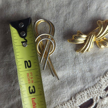 Load image into Gallery viewer, Vintage Signed Brooch Set – Gerry & Sarah Coventry Gold Tone Costume Jewelry