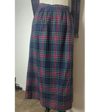 Load image into Gallery viewer, VTG 1970's Pendleton Allison Tartan Virgin Wool Skirt & Scarf Small