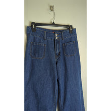 Load image into Gallery viewer, Vintage Inspired Wide Straight Leg Capri Jeans Women's Size 4