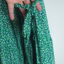 Load image into Gallery viewer, Kelly Green Floral Farmhouse Maxi Dress With Pockets and Belt Women's Size Small
