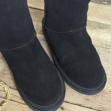 Load image into Gallery viewer, UGG Koolaburra  Slip On Suede Leather Sheepskin Boots Wool/Poly Sherpa Size 6
