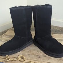Load image into Gallery viewer, UGG Koolaburra  Slip On Suede Leather Sheepskin Boots Wool/Poly Sherpa Size 6
