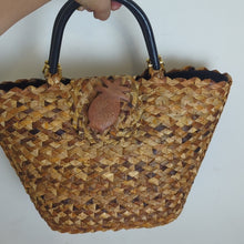Load image into Gallery viewer, Vtg Natural Wicker Straw Woven Handbag Tote Wooden Pineapple Double Wooden Handle

