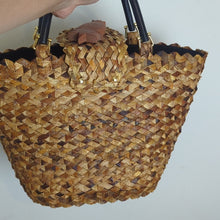 Load image into Gallery viewer, Vtg Natural Wicker Straw Woven Handbag Tote Wooden Pineapple Double Wooden Handle
