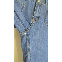 Load image into Gallery viewer, Vintage Inspired Wide Straight Leg Capri Jeans Women's Size 4
