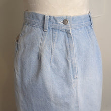 Load image into Gallery viewer, Vintage 80's Bleach Lightwash Denim Pleated Pencil Skirt Women's Size 9/10*

