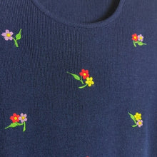 Load image into Gallery viewer, Vintage Tight Knit Sweater Embroidered Flowers Women&#39;s Large
