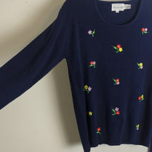 Load image into Gallery viewer, Vintage Tight Knit Sweater Embroidered Flowers Women&#39;s Large
