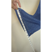 Load image into Gallery viewer, Vintage Inspired Wide Straight Leg Capri Jeans Women's Size 4
