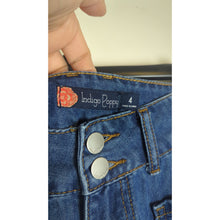 Load image into Gallery viewer, Vintage Inspired Wide Straight Leg Capri Jeans Women's Size 4
