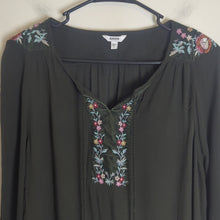 Load image into Gallery viewer, Boho Embroidered Velour Detail Pullover Top Women's Size Large
