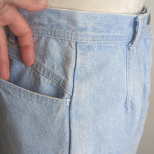 Load image into Gallery viewer, Vintage 80's Bleach Lightwash Denim Pleated Pencil Skirt Women's Size 9/10*
