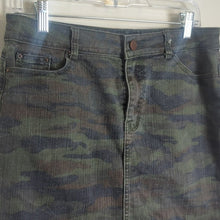 Load image into Gallery viewer, Camo Knee Length Pencil Stretch Denim Skirt Women&#39;s Large
