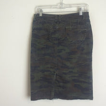 Load image into Gallery viewer, Camo Knee Length Pencil Stretch Denim Skirt Women&#39;s Large
